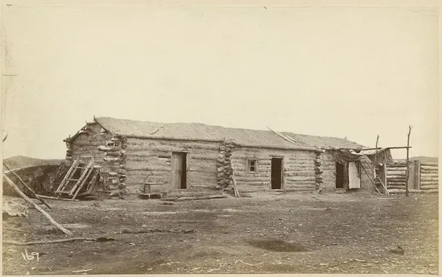Log hut in the Métis settlement