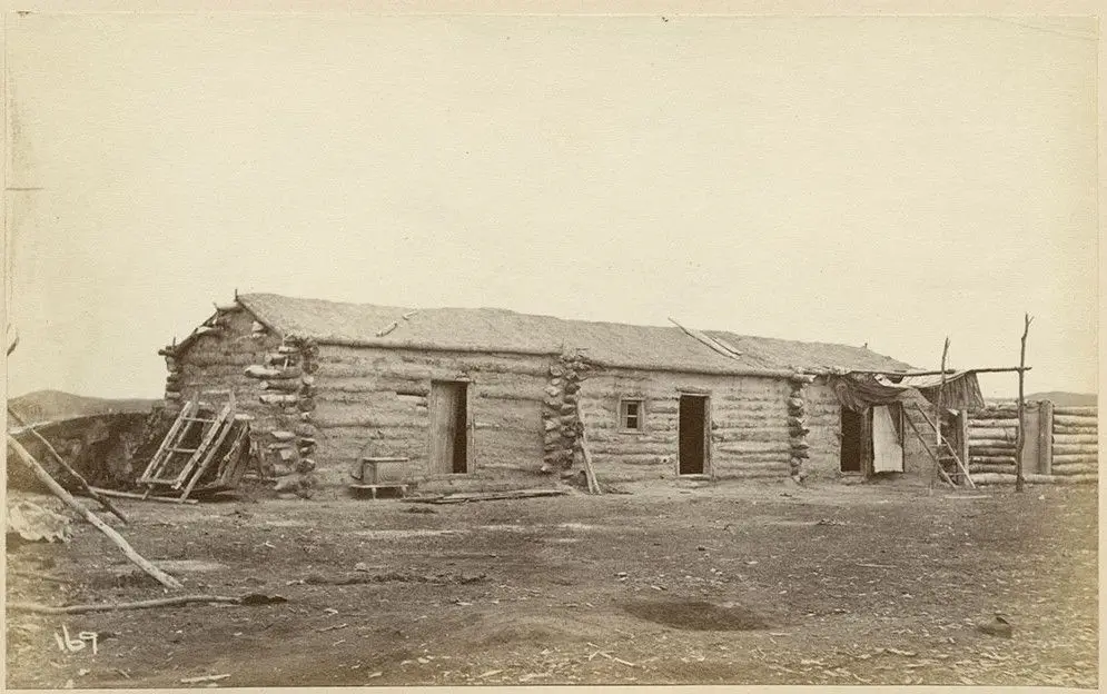 Log hut in the Métis settlement